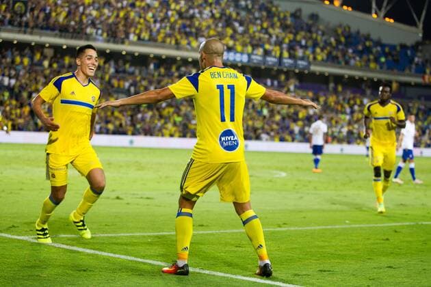 Bilder des Tages SPORT Fußball, EL Quali, Maccabi Tel Aviv - Hajduk Split maccabi tel aviv vs Hajduk Split Tal Ben Haim and Oscar Scarione Maccabi Tel Aviv hosted Hajduk Split in the first leg of the Europa League Playoff Round at the Netanya Stadium and came away with a 2:1 victory 