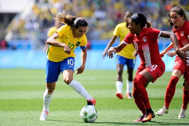 Rio 2016, Fußball Damen Spiel um Platz 3, Brasilien - Kanada Marta (L) in action against Ashley Laurence (R) of Canada during the bronze medal match of female soccer in the Rio 2016 Olympic Games Olympische Spiele Olympia OS at the Corinthians stadium in Sao Paulo, Brazil, 19 August 2016. BRAZIL OUT Brazil vs Canada !ACHTUNG: NUR REDAKTIONELLE NUTZUNG!  JJOO50 20160819-636072294520852257