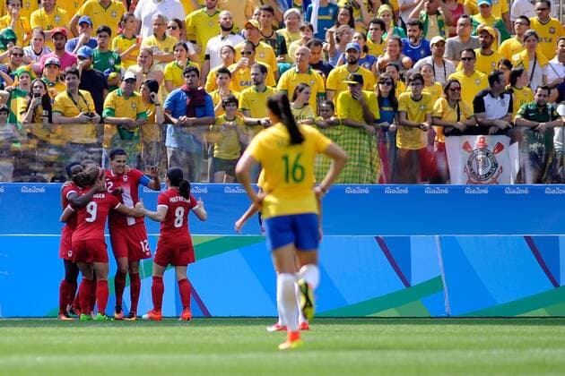 Themen der Woche - SPORT Bilder des Tages - SPORT Rio 2016, Fußball Damen Spiel um Platz 3, Brasilien - Kanada Players of Canada celebrate a goal against Brazil during the bronze medal match of female soccer in the Rio 2016 Olympic Games Olympische Spiele Olympia OS at the Corinthians stadium in Sao Paulo, Brazil, 19 August 2016. BRAZIL OUT Brazil vs Canada !ACHTUNG: NUR REDAKTIONELLE NUTZUNG!  JJOO50 20160819-636072294584032257