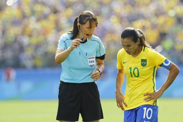 Olimp?ada Rio 2016 Futebol SP SÃO PAULO, SP - 19.08.2016: OLIMPÍADA RIO 2016 FUTEBOL SP - Judge Albon conversation with Marta player during match between Brazil (BRA) x Canada (CAN), vying for the bronze Olympic Football Female, Rio Olympics 2016 held at the Arena Corinthians, the host city of São Paulo. (Photo: Aloisio Mauricio Fotoarena) x1190174x  AloisioxMauricio