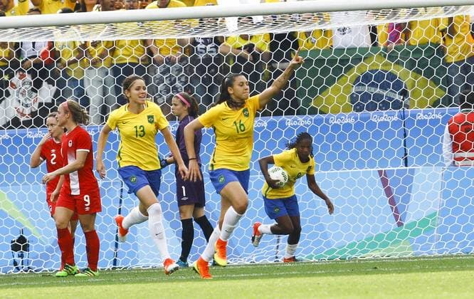 Rio 2016, Fußball Damen Spiel um Platz 3, Brasilien - Kanada Olimp?ada Rio 2016 Futebol SP SÃO PAULO, SP - 19.08.2016: OLIMPÍADA RIO 2016 FUTEBOL SP - Brazilian team celebrates goal of Betriz player during match between Brazil (BRA) x Canada (CAN), vying for the bronze Olympic Football Female, Rio 2016, held at the Arena Corinthians Olympics, the host city of São Paulo. (Photo: Aloisio Mauricio Fotoarena) x1190206x  AloisioxMauricio