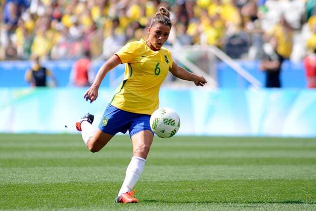Rio 2016, Fußball Damen Spiel um Platz 3, Brasilien - Kanada Brazilian player Tamires controlls the ball against Canada during their Olympic Games Olympische Spiele Olympia OS Rio 2016 Women s Bronze Medal match at the Corinthans Arena in Sao Paulo, Brazil, 19 August 2016. BRAZIL OUT WOMEN S BRONZE MEDAL MATCH BRAZIL VS. CANADA !ACHTUNG: NUR REDAKTIONELLE NUTZUNG!  RIO005 20160819-636072329836515178