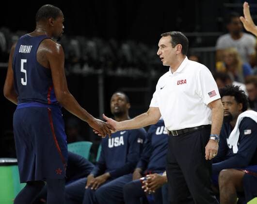 US coach Mike Krzyzewski (R) greets player Kevin Durant during their Olympic Games Olympische Spiele Olympia OS Rio 2016 Men s Basketball Semifinal in Rio de Janeiro, Brazil, 19 August 2016. reta MEN S BASKETBALL SEMIFINAL !ACHTUNG: NUR REDAKTIONELLE NUTZUNG!  RIO067 20160819-636072434785572447