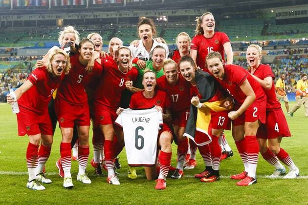 Rio 2016, Rückblick auf olympische Momente Themen der Woche - SPORT Bilder des Tages - SPORT Rio 2016, Fußball, Damen, Deutschland ist Olympiasieger Olympics 2016 Football RJ RIO DE JANEIRO, RJ - 19.08.2016: OLYMPICS 2016 FOOTBALL RJ - Celebration of winning the gold medal of the German seleca during the dispute between Germany (GER) and Sweden (SWE) by the end of the Olympic Women& 39;s Foot Rll Rio Olympics 2016 held at Maracana Stadium in the host city Rio de Janeiro. (Photo: Marco Galvão Fotoarena) x1190675x  MarcoxGalvão