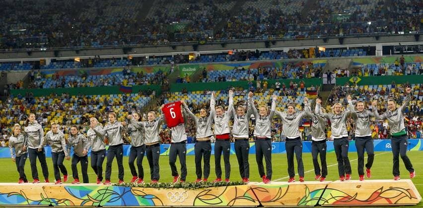 Rio 2016, Fußball, Damen, Deutschland ist Olympiasieger Olympics 2016 Football RJ RIO DE JANEIRO, RJ - 19.08.2016: OLYMPICS 2016 FOOTBALL RJ - Celebration of winning the gold medal of the German seleca during the dispute between Germany (GER) and Sweden (SWE) by the end of the Olympic Women& 39;s Foot Rll Rio Olympics 2016 held at Maracana Stadium in the host city Rio de Janeiro. (Photo: Marco Galvão Fotoarena) x1190680x  MarcoxGalvão