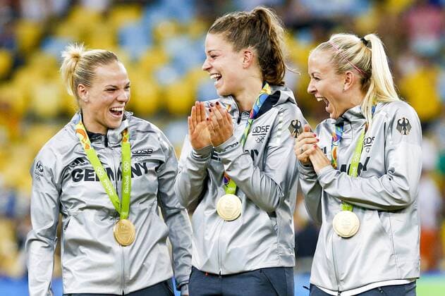 Rio 2016, Fußball, Damen, Deutschland ist Olympiasieger Olympics 2016 Football RJ RIO DE JANEIRO, RJ - 19.08.2016: OLYMPICS 2016 FOOTBALL RJ - Celebration of winning the gold medal of the German seleca during the dispute between Germany (GER) and Sweden (SWE) by the end of the Olympic Women& 39;s Foot Rll Rio Olympics 2016 held at Maracana Stadium in the host city Rio de Janeiro. (Photo: Marco Galvão Fotoarena) x1190683x  MarcoxGalvão
