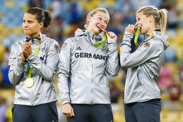 Rio 2016, Fußball, Damen, Deutschland ist Olympiasieger Olympics 2016 Football RJ RIO DE JANEIRO, RJ - 19.08.2016: OLYMPICS 2016 FOOTBALL RJ - Celebration of winning the gold medal of the German seleca during the dispute between Germany (GER) and Sweden (SWE) by the end of the Olympic Women& 39;s Foot Rll Rio Olympics 2016 held at Maracana Stadium in the host city Rio de Janeiro. (Photo: Marco Galvão Fotoarena) x1190689x  MarcoxGalvão