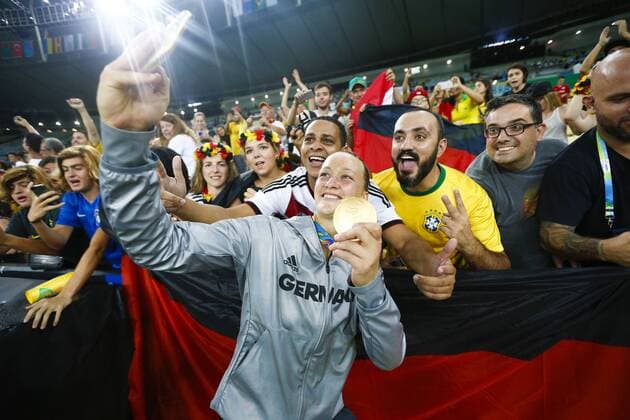 Rio 2016, Fußball, Damen, Deutschland ist Olympiasieger Olympics 2016 Football RJ RIO DE JANEIRO, RJ - 19.08.2016: OLYMPICS 2016 FOOTBALL RJ - Celebration of winning the gold medal of the German seleca during the dispute between Germany (GER) and Sweden (SWE) by the end of the Olympic Women& 39;s Foot Rll Rio Olympics 2016 held at Maracana Stadium in the host city Rio de Janeiro. (Photo: Marco Galvão Fotoarena) x1190694x  MarcoxGalvão