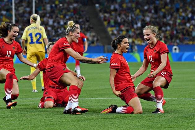 Rio 2016, Fußball Damen Finale, Deutschland - Schweden Dzsenifer Marozsan (10) of Germany celebrates scoring he first goal against Sweden during the Women s Football gold medal match in the Maracana Stadium at the 2016 Rio Summer Olympics in Rio de Janeiro, Brazil, on August 19, 2016. Germany won the gold medal 2-1 and Sweden the silver.  OLY201608199901 RichardxEllis