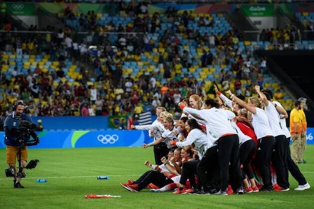 Rio 2016, Fußball, Damen, Deutschland ist Olympiasieger Die deutsche Frauenmannschaft feiert den Olmpiasieg im Finale bei den olympischen Sommerspiele 2016 am 19.08.2016, Rio de Janeiro Copyright: xSchülerx xEibner-Pressefotox EP_jse