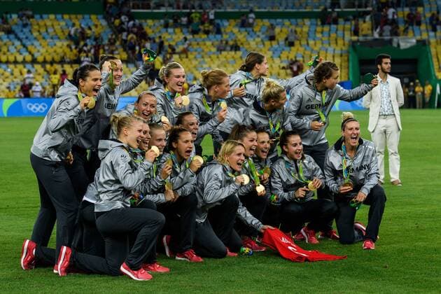 Rio 2016, Fußball, Damen, Deutschland ist Olympiasieger Die deutsche Frauenmannschaft feiert den Olmpiasieg im Finale bei den olympischen Sommerspiele 2016 am 19.08.2016, Rio de Janeiro Copyright: xSchülerx xEibner-Pressefotox EP_jse