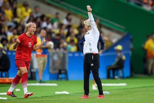 Rio 2016, Fußball, Damen, Deutschland ist Olympiasieger Trainerin Silvia Neid (GER) beim Abpfiff mit Mandy Islacker (GER 15) im Finale bei den olympischen Sommerspiele 2016 am 19.08.2016, Rio de Janeiro Copyright: xSchülerx xEibner-Pressefotox EP_jse