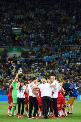 Rio 2016, Fußball, Damen, Deutschland ist Olympiasieger Die deutsche Frauenmannschaft feiert den Olmpiasieg im Finale bei den olympischen Sommerspiele 2016 am 19.08.2016, Rio de Janeiro Copyright: xSchülerx xEibner-Pressefotox EP_jse