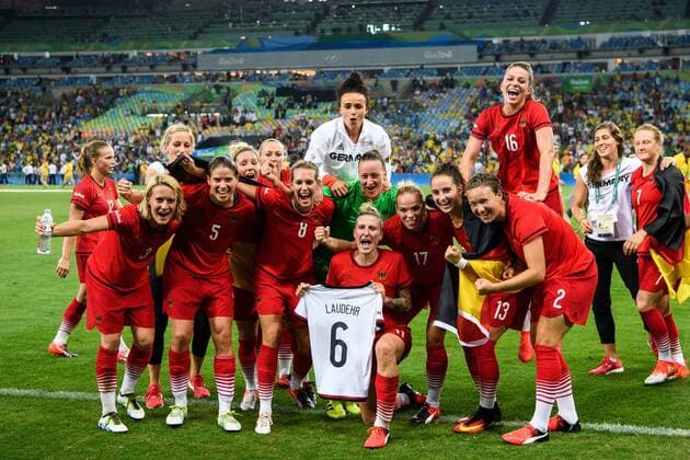 Rio 2016, Fußball, Damen, Deutschland ist Olympiasieger Die deutsche Frauenmannschaft feiert den Olmpiasieg im Finale bei den olympischen Sommerspiele 2016 am 19.08.2016, Rio de Janeiro Copyright: xSchülerx xEibner-Pressefotox EP_jse