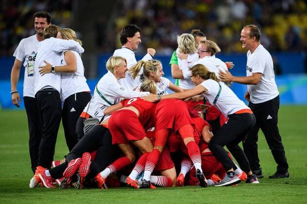 Rio 2016, Fußball, Damen, Deutschland ist Olympiasieger Die deutsche Mannschaft feiert den Sieg im Finale bei den olympischen Sommerspiele 2016 am 19.08.2016, Rio de Janeiro Copyright: xSchülerx xEibner-Pressefotox EP_jse