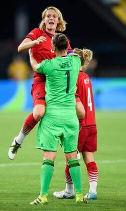 Rio 2016, Fußball, Damen, Deutschland ist Olympiasieger Torfrau Almuth Schult (GER 1) und Saskia Bartusiak (GER 3) im Finale bei den olympischen Sommerspiele 2016 am 19.08.2016, Rio de Janeiro Copyright: xSchülerx xEibner-Pressefotox EP_jse