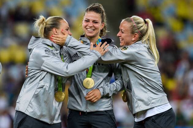 Rio 2016, Fußball, Damen, Deutschland ist Olympiasieger vl: Isabel Kerschowski (GER 17), Melanie Leupolz (GER 16) und Mandy Islacker (GER 15) im Finale bei den olympischen Sommerspiele 2016 am 19.08.2016, Rio de Janeiro Copyright: xSchülerx xEibner-Pressefotox EP_jse