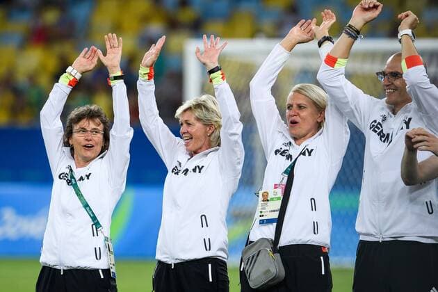 Rio 2016, Fußball, Damen, Deutschland ist Olympiasieger vl: Co-Trainerin Ulrike Ballweg, Trainerin Silvia Neid (GER) und Managerin Doris Fitschen im Finale bei den olympischen Sommerspiele 2016 am 19.08.2016, Rio de Janeiro Copyright: xSchülerx xEibner-Pressefotox EP_jse