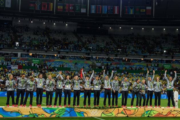 Rio 2016, Fußball, Damen, Deutschland ist Olympiasieger Deutsche Nationalmannschaft bei der Siegerehrung im Finale bei den olympischen Sommerspiele 2016 am 19.08.2016, Rio de Janeiro Copyright: xSchülerx xEibner-Pressefotox EP_jse