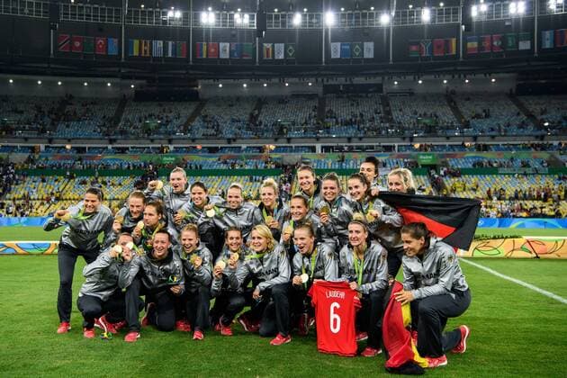 Rio 2016, Fußball, Damen, Deutschland ist Olympiasieger Deutsche Nationalmannschaft bei der Siegerehrung im Finale bei den olympischen Sommerspiele 2016 am 19.08.2016, Rio de Janeiro Copyright: xSchülerx xEibner-Pressefotox EP_jse