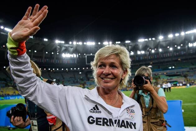 Rio 2016, Rückblick auf olympische Momente Themen der Woche - SPORT Bilder des Tages - SPORT Rio 2016, Fußball, Damen, Deutschland ist Olympiasieger Trainerin Silvia Neid (GER) verabschiedet sich von den Fans im Finale bei den olympischen Sommerspiele 2016 am 19.08.2016, Rio de Janeiro Copyright: xSchülerx xEibner-Pressefotox EP_jse