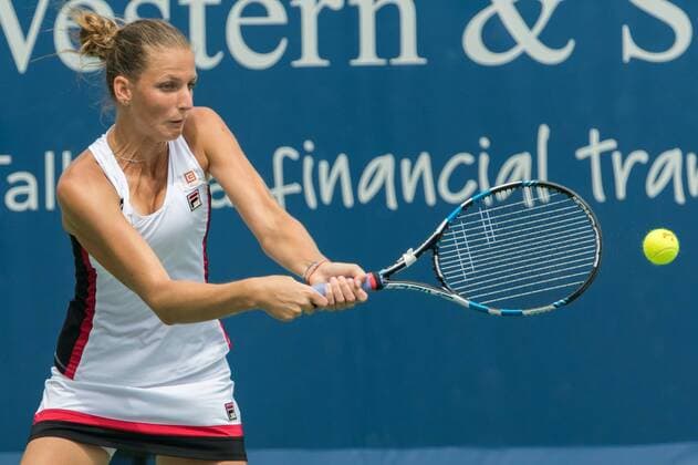 August 20th, 2016: Karonlina Pliskova (CZE) two-handed backhand shot during the semifinals of the Western and Southern Open at at the Lindner Family Tennis Center , Mason, Oh. Cal Media Tennis 2016 - Western And Southern Open - Day 8 - ZUMAc04_