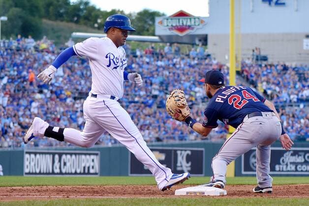August 20, 2016 - Kansas City, MO, USA - Kansas City Royals Christian Colon beats out a bunt single before the throw to Minnesota Twins first baseman Trevor Plouffe in the third inning during Saturday s baseball game on Aug. 20, 2016 at Kauffman Stadium in Kansas City, Mo. Twins vs. Royals - ZUMAm67_