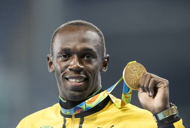 Usain BOLT (JAM), 1. Platz, Goldmedaillengewinner, Gold, Goldmedaille, Olympiasieger, Jubel, jubeln, Freude, cheers, Siegerehrung, Medal Ceremony, 200m der Maenner am 19.08.2016 Olympische Sommerspiele 2016, vom 05.08. - 21.08.2016 in Rio de Janeiro Brasilien.