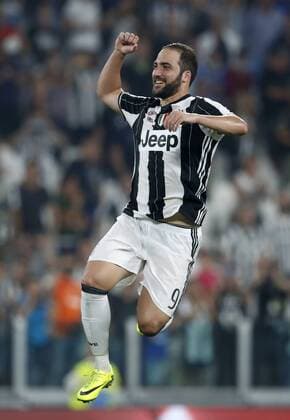 Italy Soccer Serie A: Juventus beats Fiorentina 2-1 Juventus’ Gonzalo Higuain greets fans at the end of the Italian Serie A football match between Juventus and Fiorentina at the Juventus Stadium. Juventus won 2-1.  IsabellaxBonottoxUPDATEx xPacificxPress