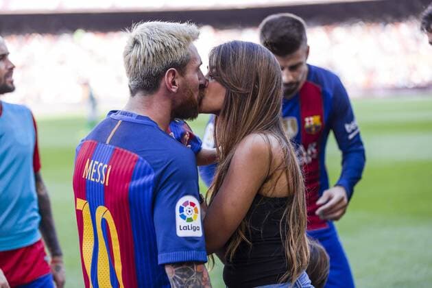 Antonella Roccuzzo, Frau von Lionel Messi, Lionel Messi - Barcelona, Spanien - Fussball, Primera Division, FC Barcelona vs. Real Betis. 647 cordo  xMikelxTriguerosx xSPAINx-xFCxBarcelonaxvsxRealxBatisxBalompiex-xLigaxBBVAx-x2016 17x