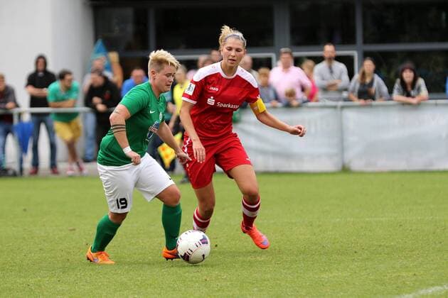 21.08.2016 Saison 2015 2016, Neu-Isenburg, Stadion Buchenbusch DFB-Pokal, Frauen, 1. Runde TSG Neu-Isenburg - TSV Crailsheim Daniela Stroh (TSG Neu-Isenburg) gegen Nina Hasenfuß (TSV Crailsheim)