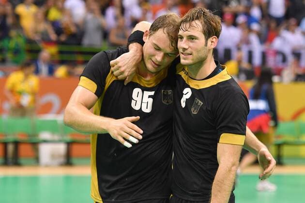Rio 2016, Rückblick auf olympische Momente Schlussjubel Paul DRUX (GER),Uwe GENSHEIMER,GER liegen sich in den Armen,Aktion,Jubel,Freude,Begeisterung, Polen (POL)-Deutschland (GER( 25-31, Handball,Bronze Medal Match,Spiel um Platz 3 Future Arena,am 21.08.2016. Olympische Sommerspiele 2016, vom 05.08. - 21.08.2016 in Rio de Janeiro Brasilien.