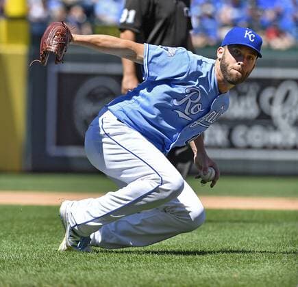August 21, 2016 - Kansas City, MO, USA - Kansas City Royals starting pitcher Danny Duffy makes a throwing error to first baseman Eric Hosmer, allowing Minnesota Twins Kurt Suzuki to reach first in the fourth inning on Sunday, Aug. 21, 2016 at Kauffman Stadium in Kansas City, Mo. Minnesota Twins vs. Kansas City Royals - ZUMAm67_