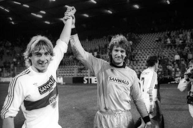 Jürgen Klinsmann und Torwart Eike Immel (beide VfB Stuttgart) - Schlussjubel
