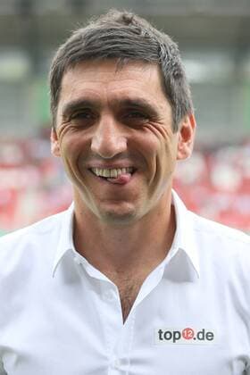 Trainer Tayfun Korkut (1. FC Kaiserslautern) - 1. Hauptrunde DFB Pokal Saison 2016-2017 Hallescher FC Halle vs. 1. FC Kaiserslautern im Erdgas Sportpark in Halle - Porträt, Portrait,Deutschland, Fussball, Mann, Maenner,20.08.2016