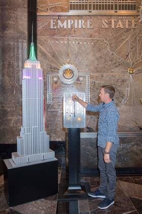 Bilder des Tages - SPORT August 22, 2016 - New York, NY, USA - JORDAN SPIETH lights the Empire State Building to celebrate the PGA Golf Herren Tour s FedEx Cup, Monday, August, 22, 2016. Jordan Spieth Lights The Empire State Building - ZUMAb148