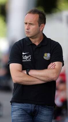 VfB Stuttgart II - 1. FC Saarbrücken Deutschland, Stuttgart, 21.08.2016, Fussball, Regionalliga Südwest, Saison 2016 2017, 3. Spieltag, VfB Stuttgart II - 1. FC Saarbrücken (3:2): Dirk Lottner (Trainer 1. FC Saarbrücken).