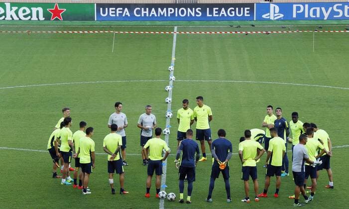Fußball, CL Quali, FC Villarreal - Training und PK - FC Villarreal training session in Monaco. In this picture, Bordalas and the squad. xAngelxRiverox 
