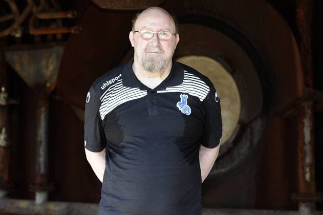 Fußball, 3 Liga, MSV Duisburg Portraettermin Porträt: Fußball, GER, 3.Liga, Porträttermin 2016 2017, MSV Duisburg, Zeugwart Peter Lindner (MSV). Einzelbild, Portrait, Porträt.