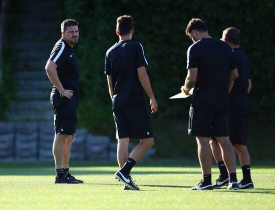 Fußball, CL Quali, Training RB Salzburg SOCCER - UEFA CL quali, RBS vs Zagreb SALZBURG,AUSTRIA,23.AUG.16 - SOCCER - UEFA Champions League, Play-off qualification, Red Bull Salzburg vs GNK Dinamo Zagreb, preview, final training of RBS. Image shows head coach Oscar Garcia (RBS). GEPAxpictures xFelixxRoittner