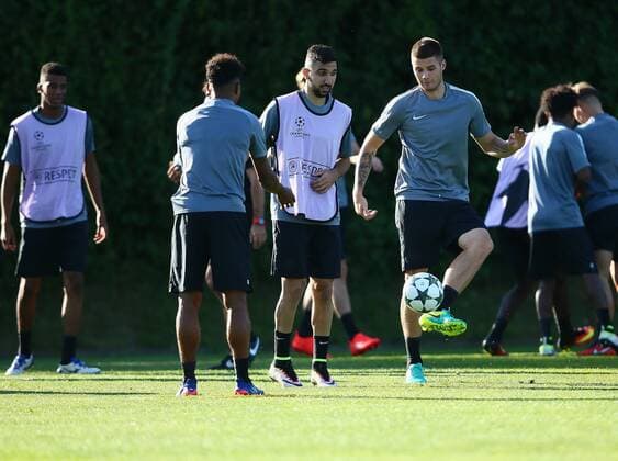 Fußball, CL Quali, Training RB Salzburg SOCCER - UEFA CL quali, RBS vs Zagreb SALZBURG,AUSTRIA,23.AUG.16 - SOCCER - UEFA Champions League, Play-off qualification, Red Bull Salzburg vs GNK Dinamo Zagreb, preview, final training of RBS. Image shows Munas Dabbur and Duje Caleta-Car (RBS). GEPAxpictures xFelixxRoittner