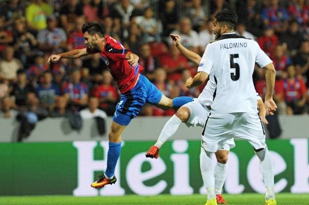 Michal Duris of Pilsen shoots a goal (left) and Jose Luis Palomino of Razdrad (right) during the 4th qualifying round of football Champions League return match FC Viktoria Pilsen vs PFC Ludogorets Razgrad in Pilsen, Czech Republic, August 23, 2016. (CTKxPhoto PavelxNemecek) CTKPhotoP201608230783401  nmc2