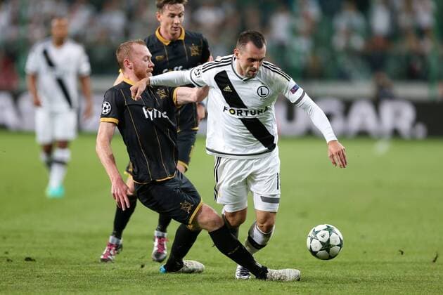 WARSZAWA 23.08.2016 Qualifikation CL 2016 17 --- UEFA CHAMPIONS LEAGUE QUALIFICATION FOURTH ROUND SECOND LEG MATCH IN WARSAW: LEGIA WARSZAWA - DUNDALK FC CHRIS SHIELDS MICHAL KUCHARCZYK FOT. PIOTRxKUCZA NEWSPIX.PL --- Newspix.pl  160823PYK0014