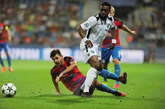 From left: Michal Duris of Pilsen and Virgil Misidjan of Razdrad in action during the 4th qualifying round of football Champions League return match FC Viktoria Pilsen vs PFC Ludogorets Razgrad in Pilsen, Czech Republic, August 23, 2016. (CTKxPhoto PavelxNemecek) CTKPhotoP201608230796201  nmc3