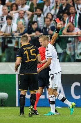2016.8.23, Warszawa , UEFA Champions League , Legia Warsaw - Dundalk FC Legia Warszawa - Dundalk FC pictured: Adam Hlousek (Legia) , red card, sedzia Svein Oddvar Moen fot. TomaszxJastrzebowski Foto Olimpik NEWSPIX.PL --- Newspix.pl  20160823toja114