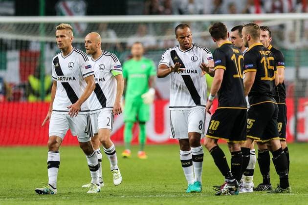 2016.8.23, Warszawa , UEFA Champions League , Legia Warsaw - Dundalk FC Legia Warszawa - Dundalk FC pictured: Vadis Odjidja (Legia), Ronan Finn (Dundalk), Patrick Barrett (Dundalk), Igor Lewczuk (Legia), Michal Pazdan (Legia) fot. TomaszxJastrzebowski Foto Olimpik NEWSPIX.PL --- Newspix.pl  20160823toja120