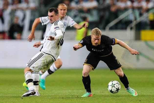 2016.8.23, Warszawa , UEFA Champions League , Legia Warsaw - Dundalk FC Legia Warszawa - Dundalk FC pictured: Daryl Horgan (Dundalk), Michal Kucharczyk (Legia) fot. TomaszxJastrzebowski Foto Olimpik NEWSPIX.PL --- Newspix.pl  20160823toja93