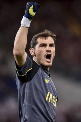 Bilder des Tages - SPORT August 23, 2016 - Rome, Italy - Iker Casillas of Porto celebrates after Miguel Layn of Porto scored second goal during the match between FC Porto v AS Rome UEFA Champions League playoff match in Rome, Italy, on August 23, 2016. AS Roma v Porto: UEFA Champions League  - ZUMAn230