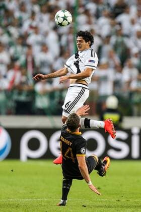 2016.8.23, Warszawa , UEFA Champions League , Legia Warsaw - Dundalk FC Legia Warszawa - Dundalk FC pictured: Guilherme (Legia), Dane Massey (Dundalk) fot. TomaszxJastrzebowski Foto Olimpik NEWSPIX.PL --- Newspix.pl  20160823toja142