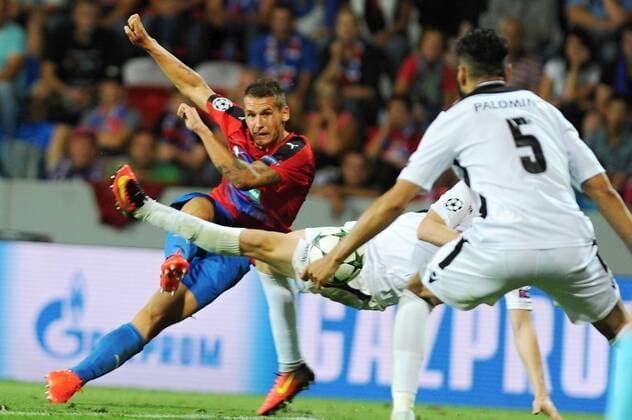 Lukas Hejda of Viktoria Pilsen, left, and Jose Luis Palomino of Ludogorets Razgrad in action during the 4th qualifying round of football Champions League return match FC Viktoria Pilsen vs PFC Ludogorets Razgrad in Pilsen, Czech Republic, August 23, 2016. (CTKxPhoto PavelxNemecek) CTKPhotoP201608240198601  nmc20